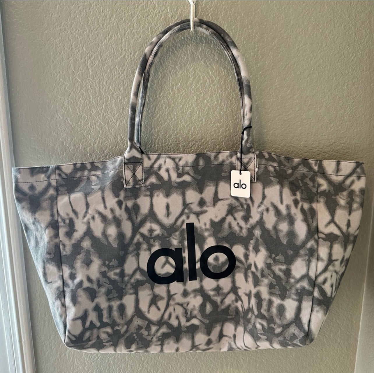 Alo tote bag