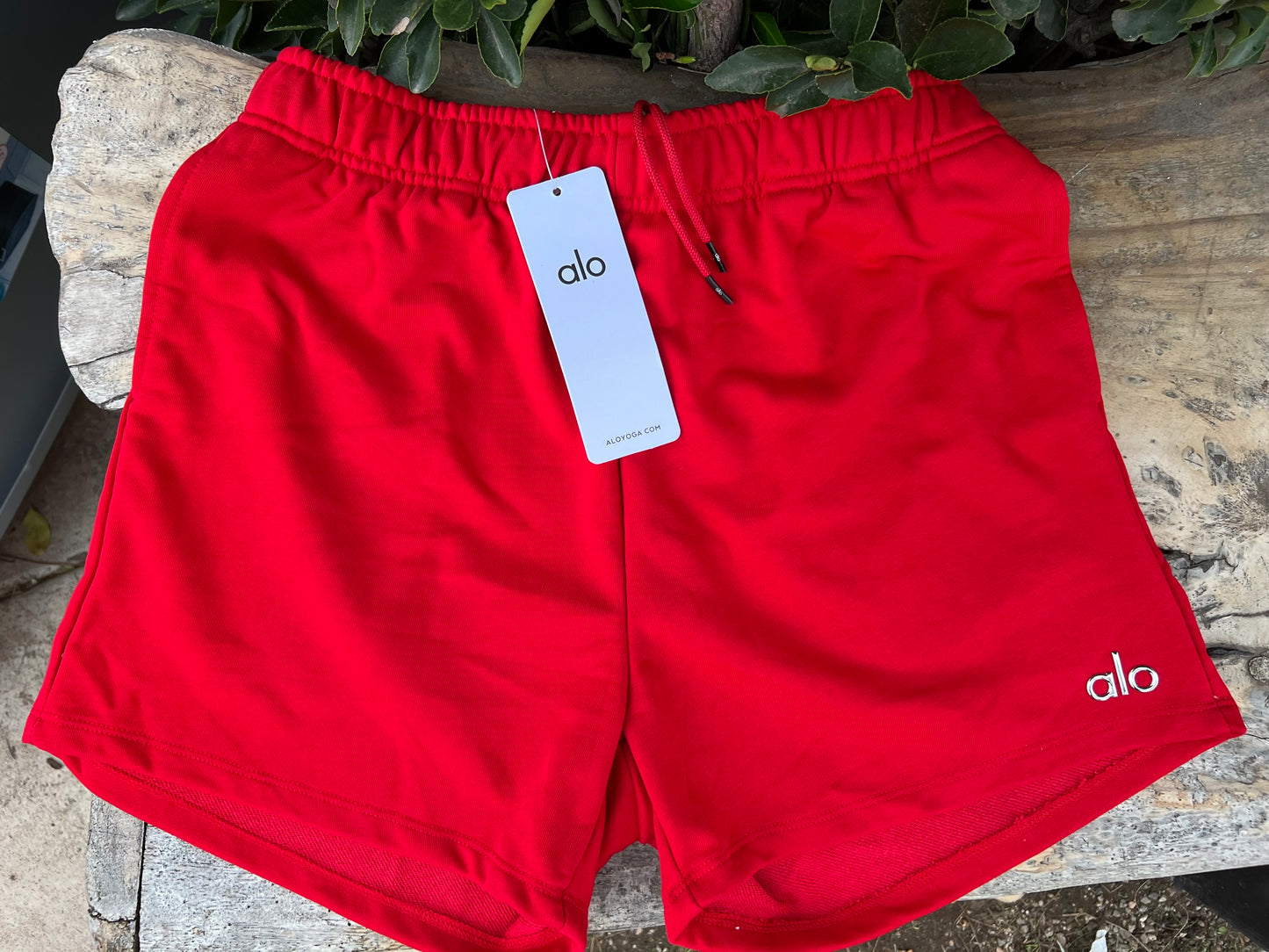 Alo shorts red