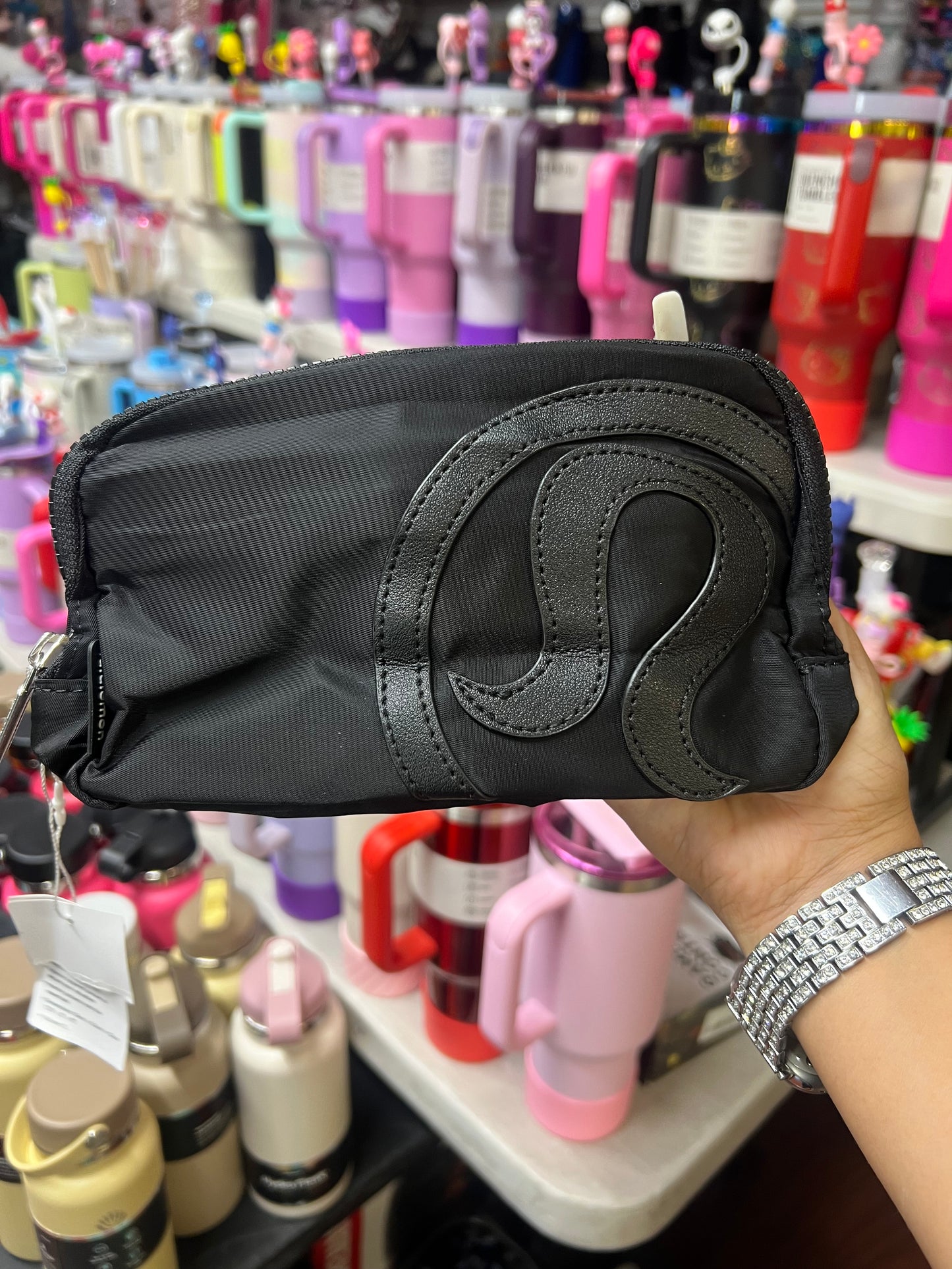 Lulu 1L black logo