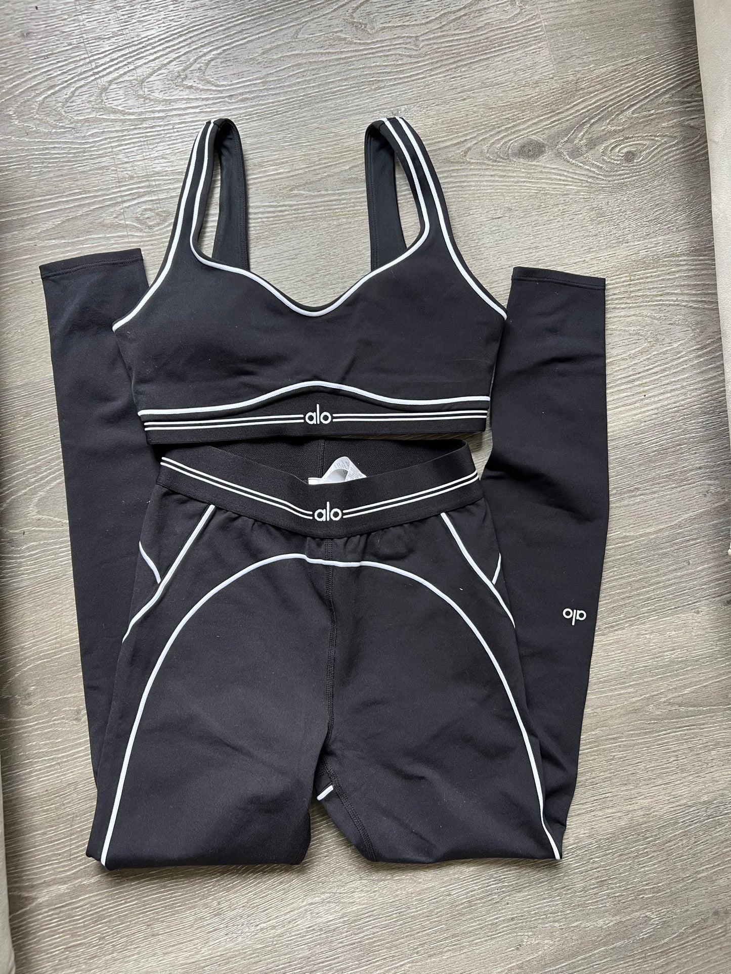 Alo set black white